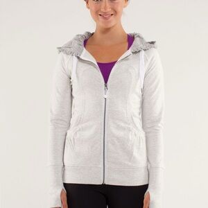 Lululemon Back To Class Jacket
Heathered White/Glen Check Polar Cream Silver